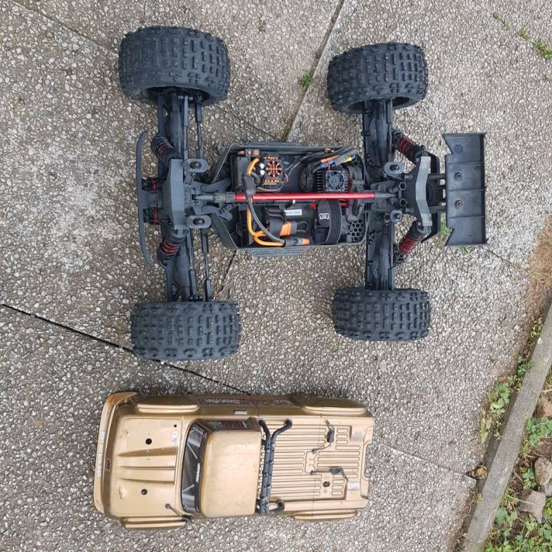 Arrma Outcast 4S + 4S baterka