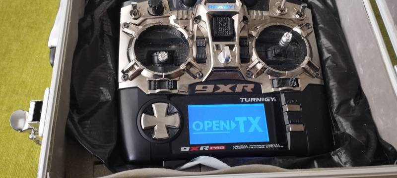 Prodám vysílač TURNIGY 9XR Pro s přijímači