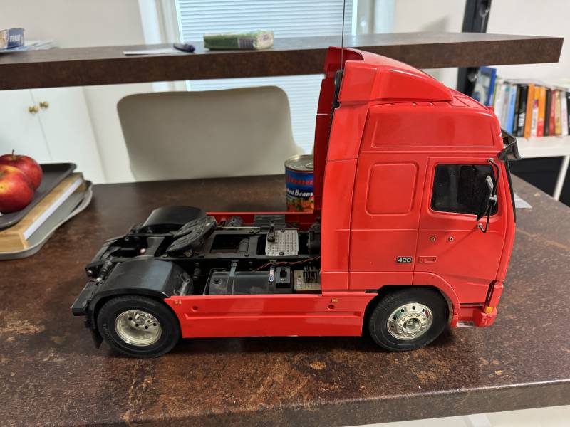 Tamiya Volvo FH12 Globetrotter 1:14