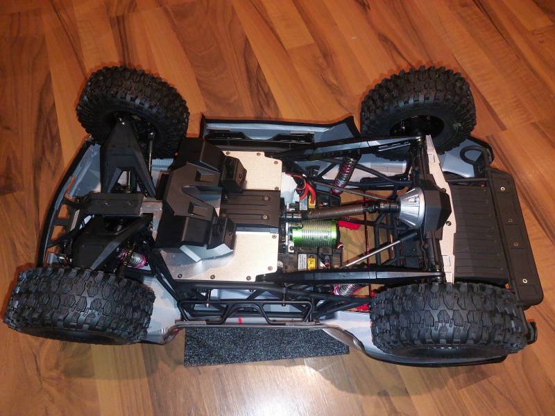 TRAXXAS UDR klon SCALE SCT Gyro