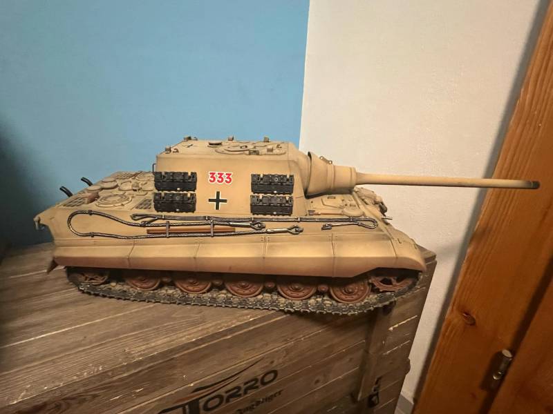 TORRO tank PRO 1/16 RC Jagditiger-puštní kamuflaž-