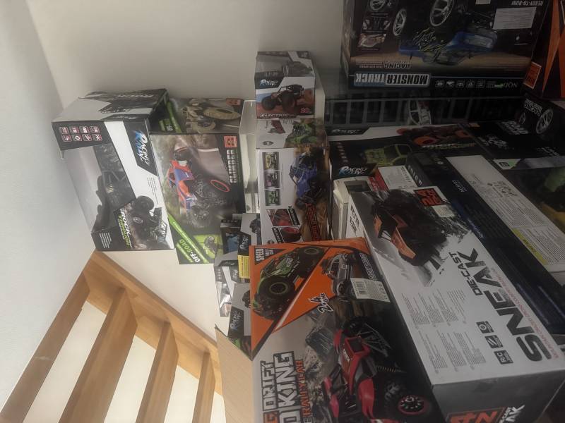Rc modely auta tanky vrtulníky drony bagry