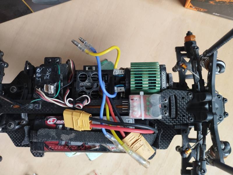 RC podvozek Carten T 410 R