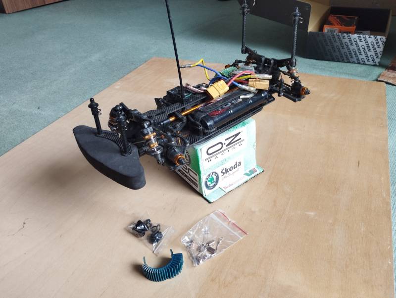 RC podvozek Carten T410 R