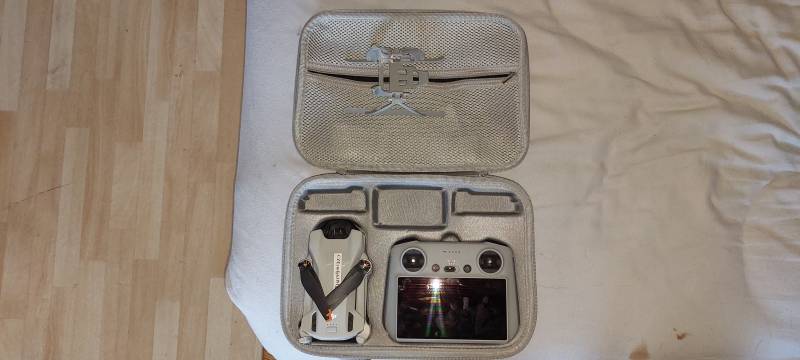 Dron DJI Mini 3 + ovladač RC