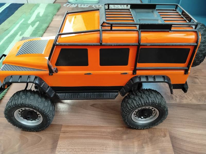 Landrover  1:18