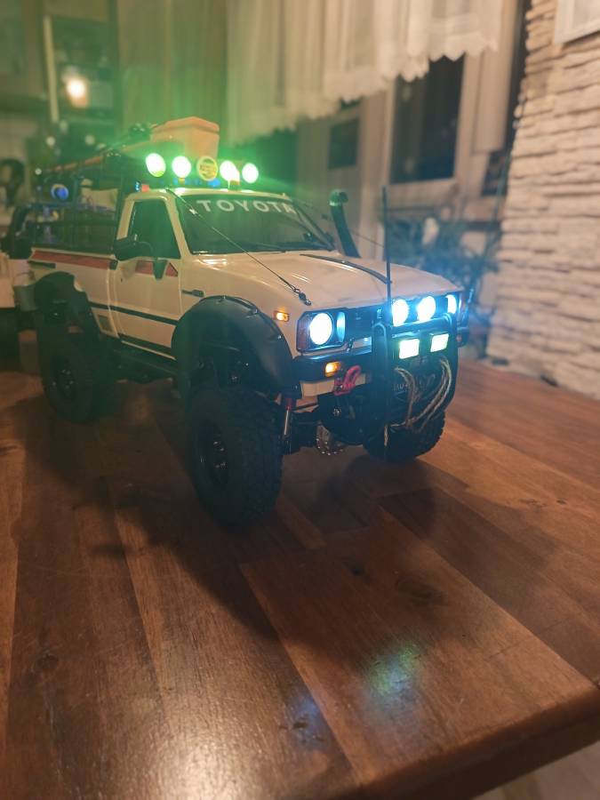 RC Toyota HiLuxHighLift 4x4 Tamyia
