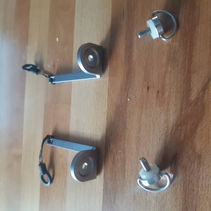 PRODÁM  Samovyvažovací zavěšený  Kovový držák