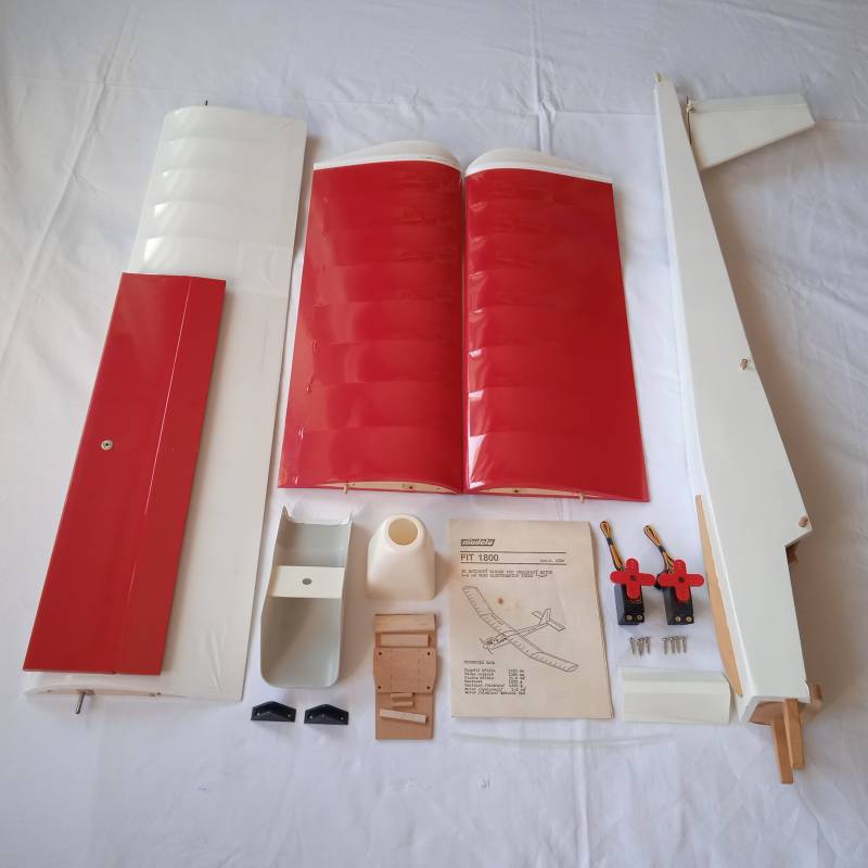 FIT 1800 od Modely a 2 serva HiITEC.