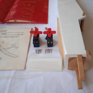 FIT 1800 od Modely a 2 serva HiITEC.