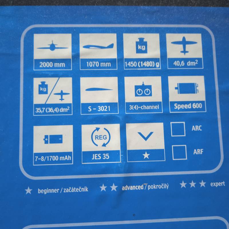 DEIMOS II s motorem regulátorem servy a dvěma kříd