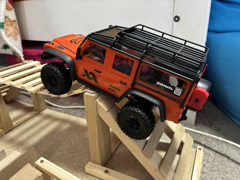 TRAXXAS Land Rover Defender 1/18