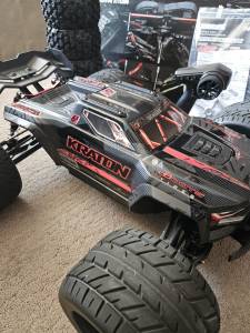 Arrma Kraton 6S BLX V6 1:8 4WD EXtreme Bash
