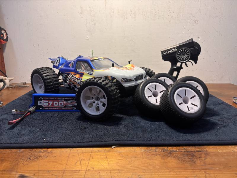 RC auto Himoto Truggy 1:10